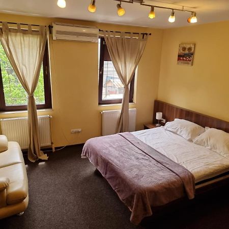 דירות פלוייסטי Casa Romana מראה חיצוני תמונה