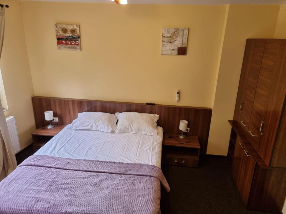 דירות פלוייסטי Casa Romana מראה חיצוני תמונה